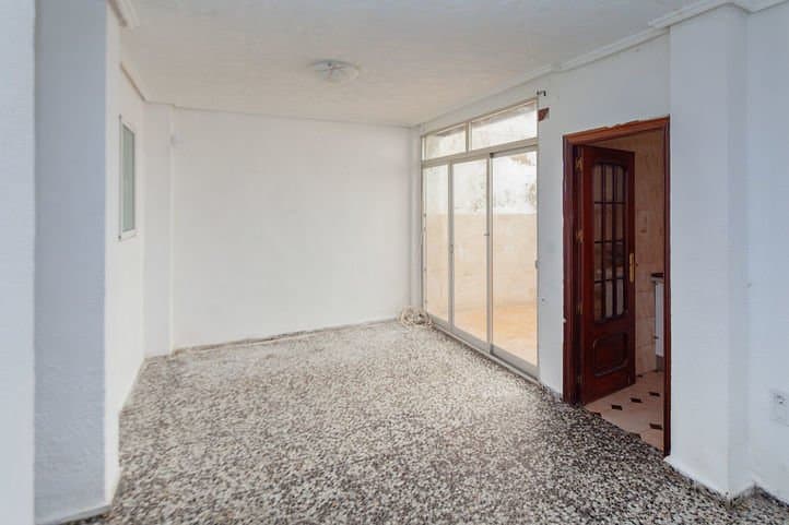 House in Valencia (1/1)